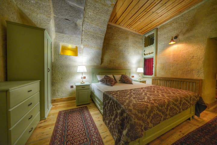 Takaev Cave House