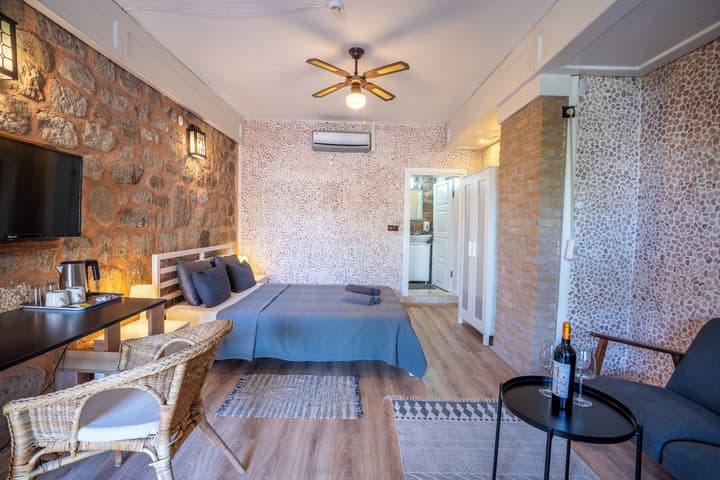 Attalos Suites Hotel
