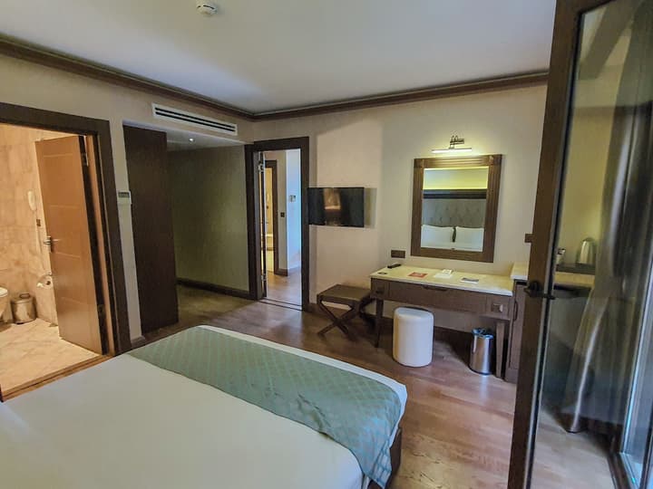 Sera Lake Resort Hotel Spa & Aparts