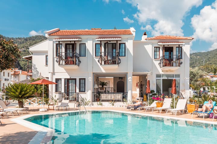 Bronze Hotel