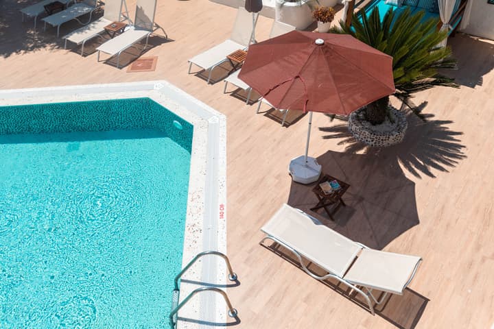 Bronze Hotel