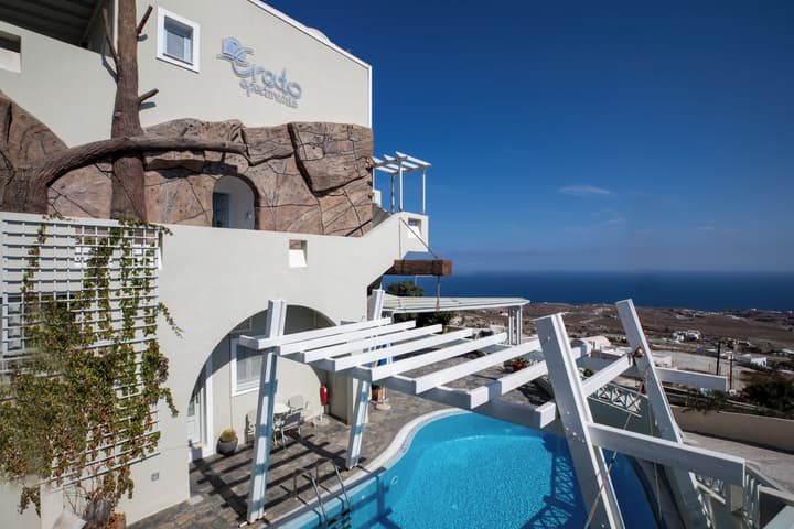 Erato Apartments