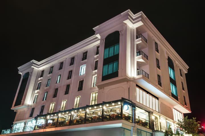 White House Hotel