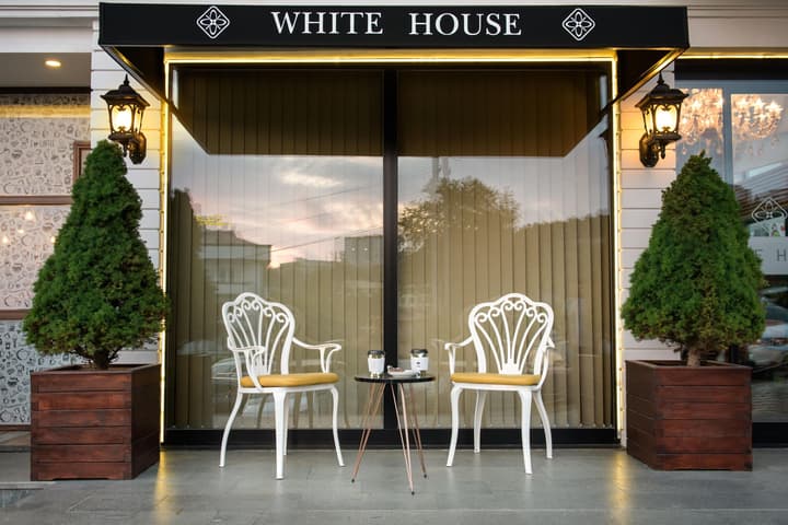 White House Hotel