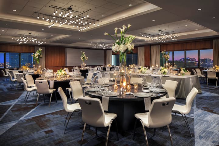 Le Meridien Houston Downtown