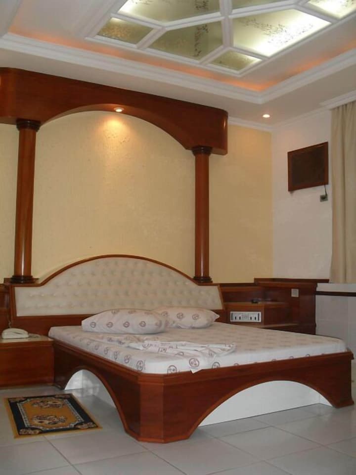 North Palace Hotel