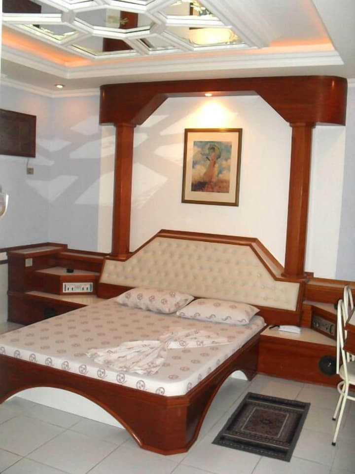 North Palace Hotel