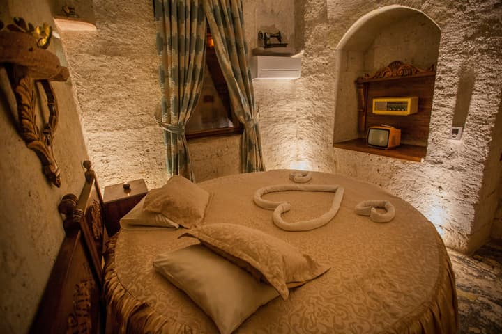 Hermes Cave Hotel