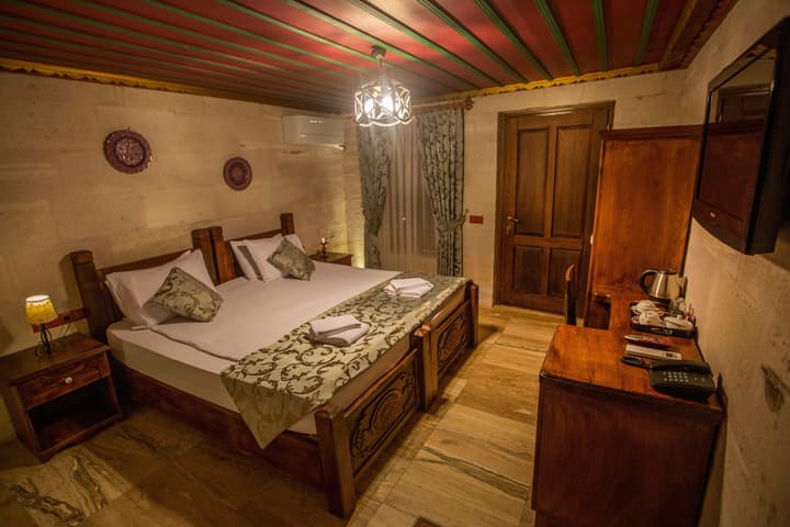 Hermes Cave Hotel