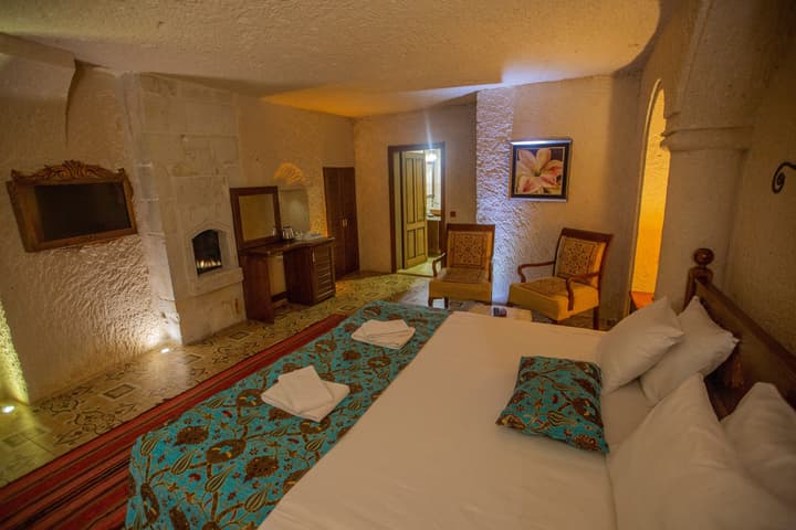 Hermes Cave Hotel