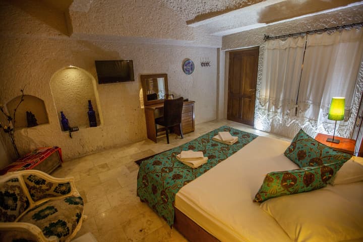 Hermes Cave Hotel