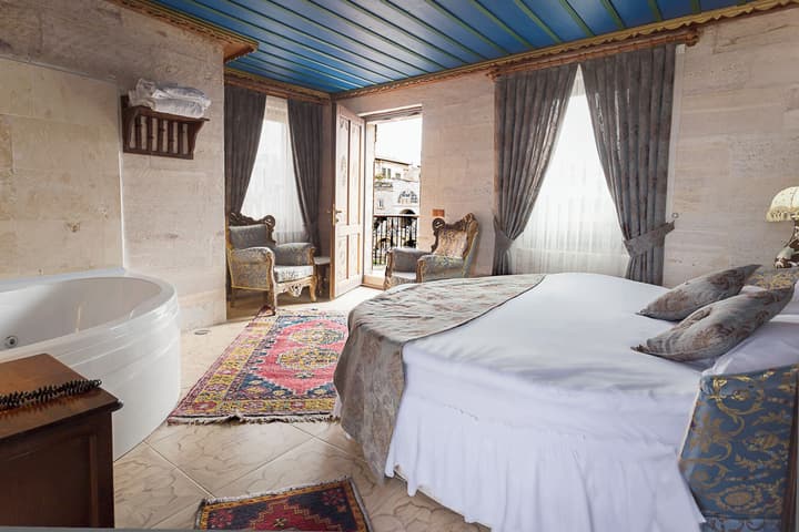 Hermes Cave Hotel