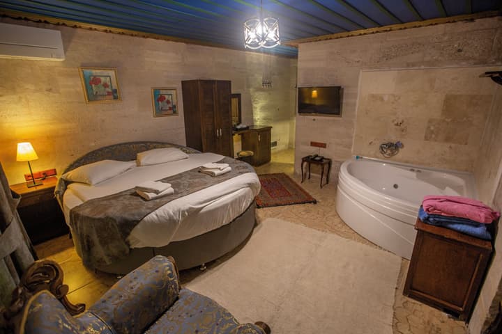 Hermes Cave Hotel