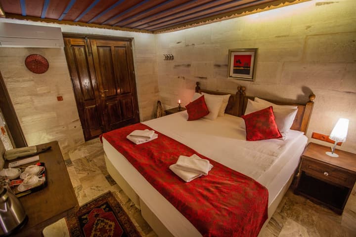 Hermes Cave Hotel