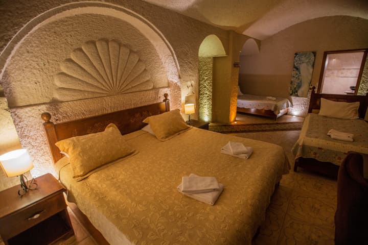 Hermes Cave Hotel