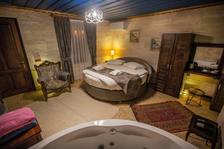 Hermes Cave Hotel