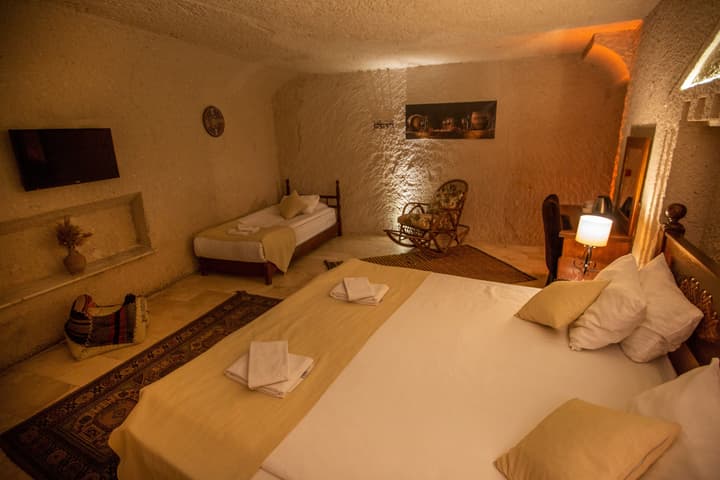 Hermes Cave Hotel