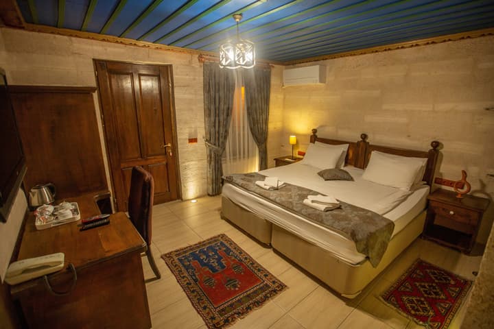Hermes Cave Hotel