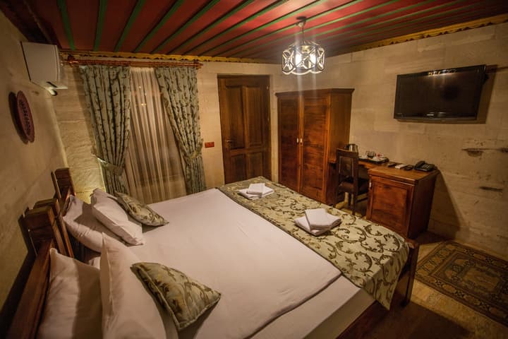 Hermes Cave Hotel