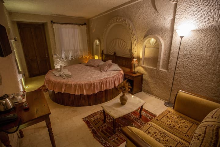 Hermes Cave Hotel