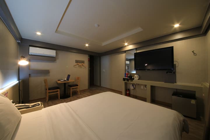 Hotel M Story