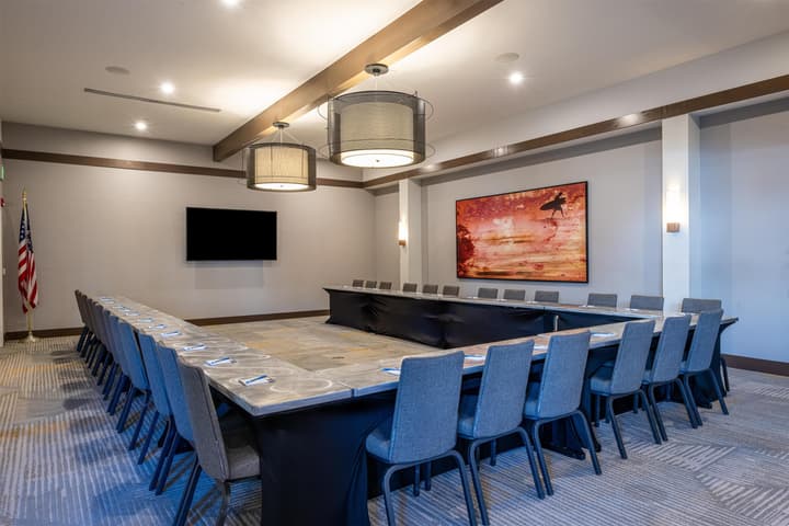 Inn at the Pier Pismo Beach, Curio Collection by Hilton