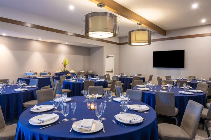 Inn at the Pier Pismo Beach, Curio Collection by Hilton