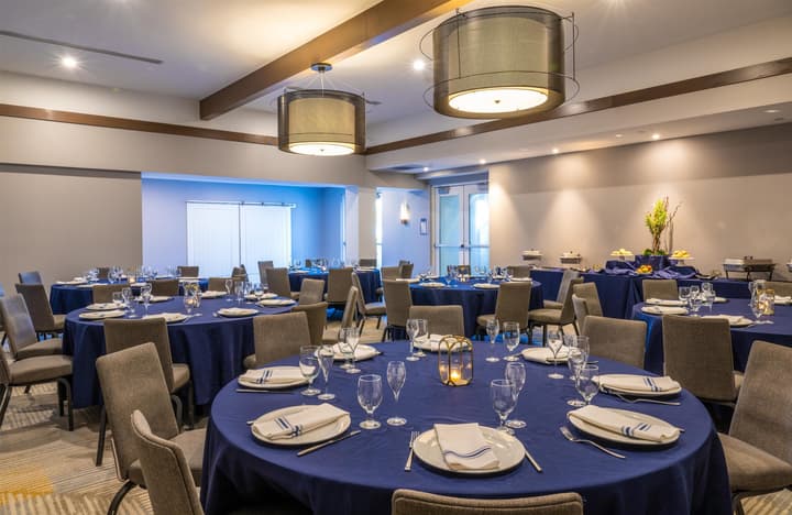 Inn at the Pier Pismo Beach, Curio Collection by Hilton