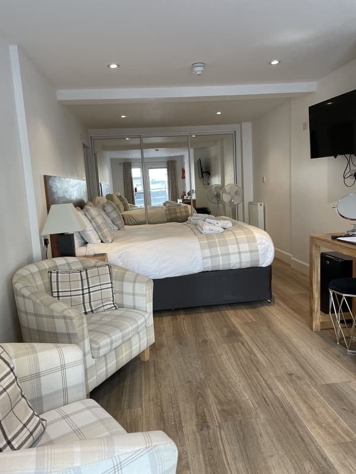 Claymore Guest House and Apartments