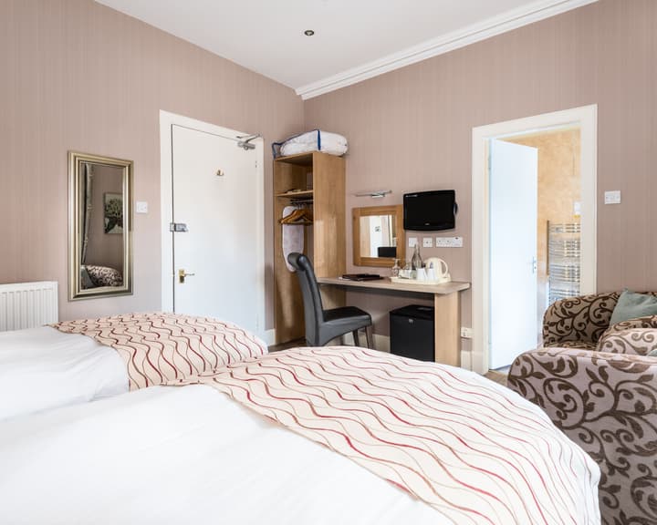 Claymore Guest House and Apartments
