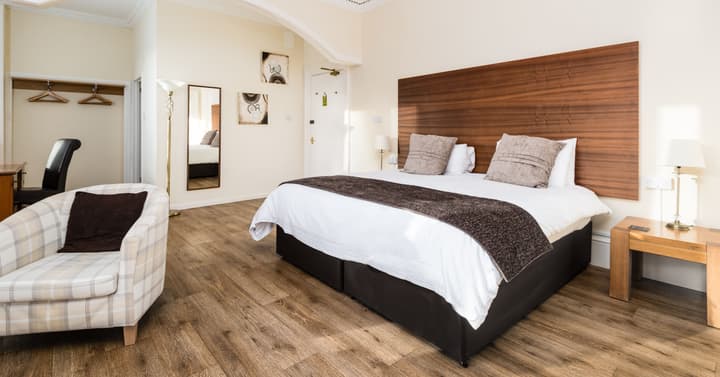 Claymore Guest House and Apartments