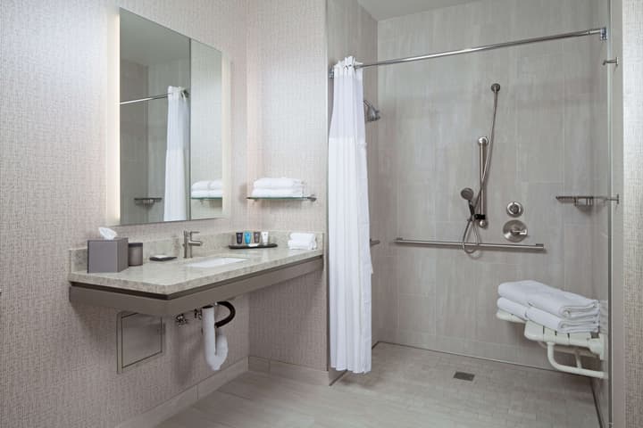 H Hotel Los Angeles, Curio Collection by Hilton