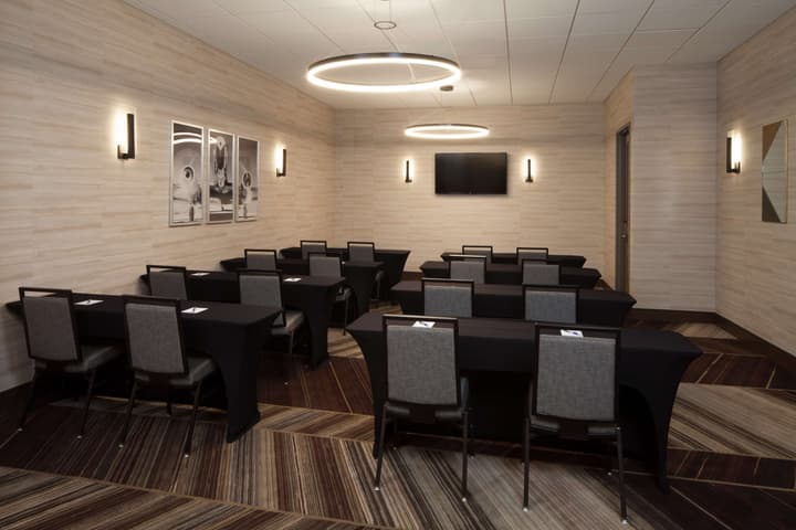 H Hotel Los Angeles, Curio Collection by Hilton