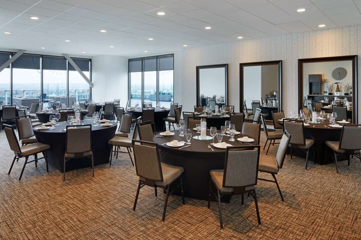 H Hotel Los Angeles, Curio Collection by Hilton