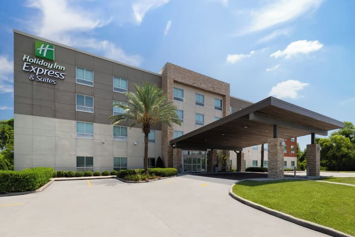 Holiday Inn Express & Suites Chalmette - New Orleans S by IHG