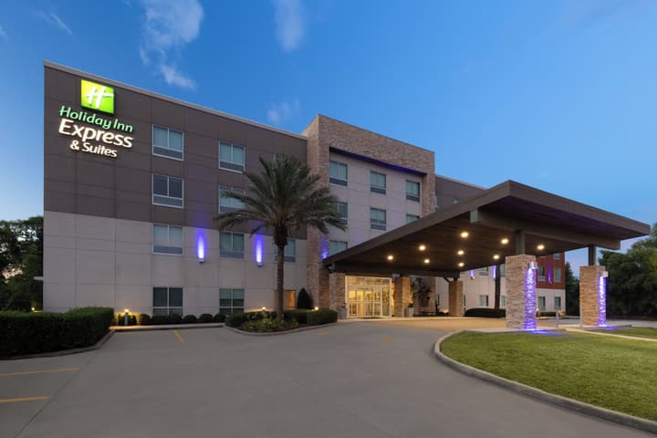 Holiday Inn Express & Suites Chalmette - New Orleans S by IHG