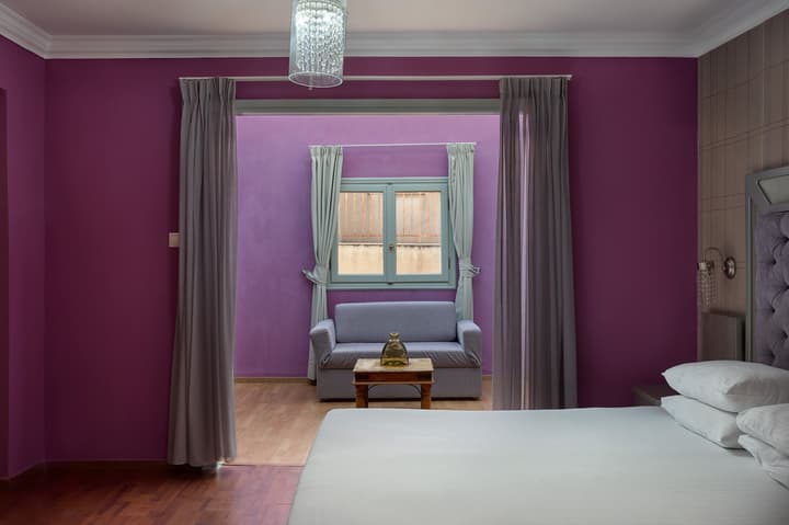 Delphi Art Hotel