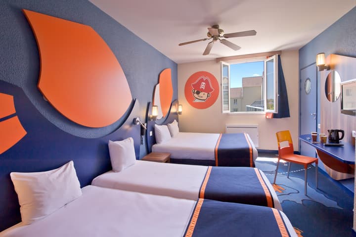Explorers Hotel