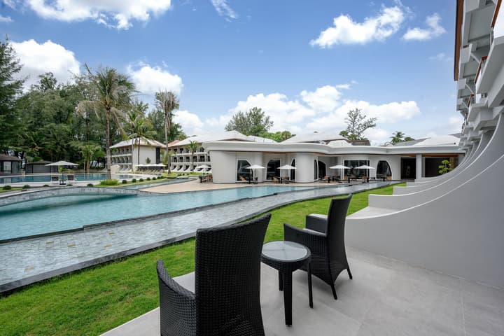 Amora Beach Resort Phuket