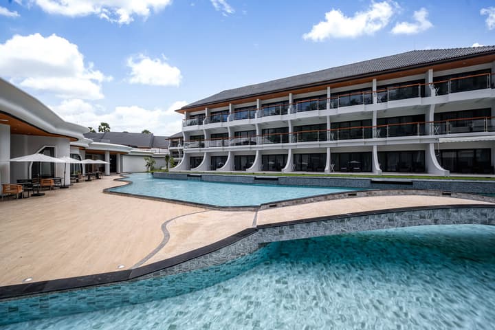 Amora Beach Resort Phuket