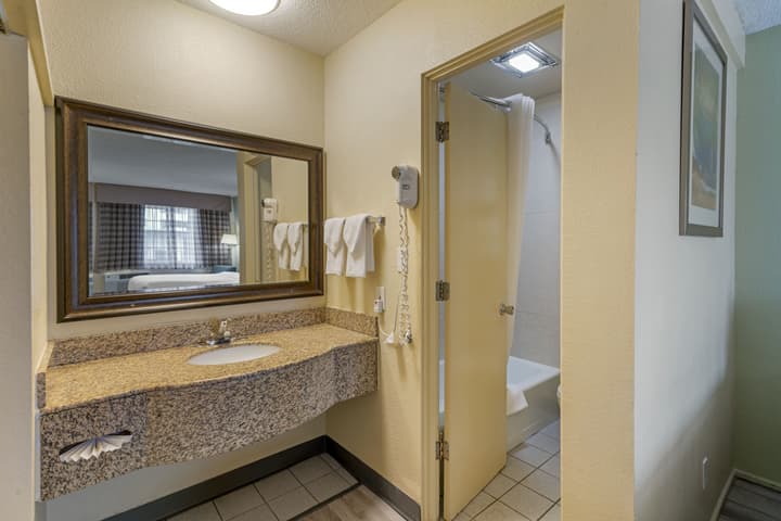 University Inn & Suites