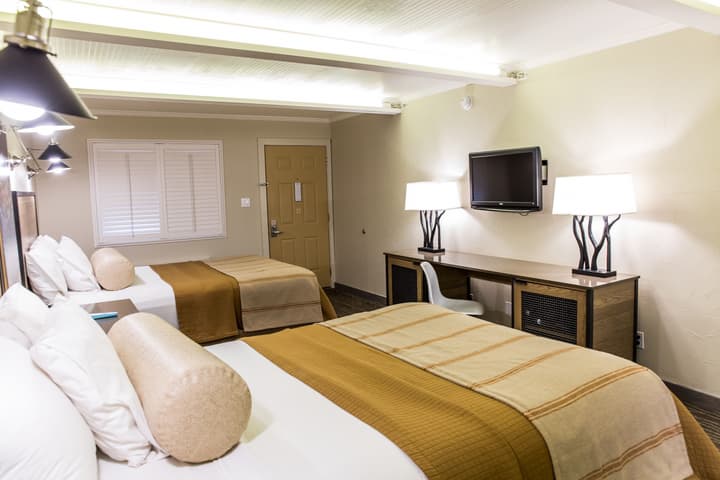 Fredericksburg Inn & Suites