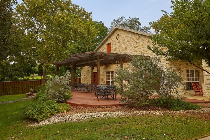 Fredericksburg Inn & Suites