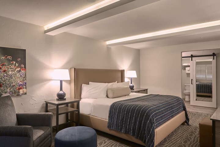 Fredericksburg Inn & Suites