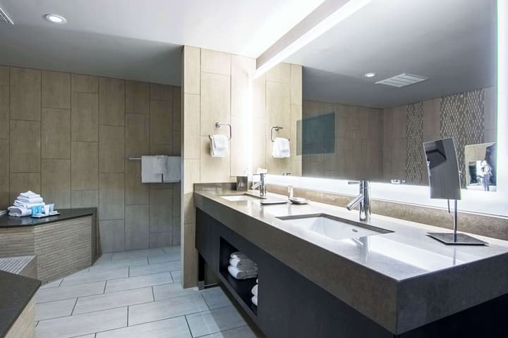Oasis Hotel & Conv. Center, an Ascend Collection Hotel