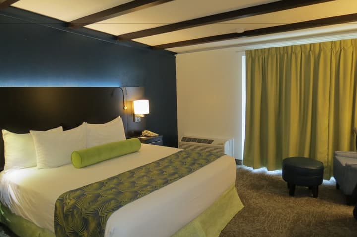 Oasis Hotel & Conv. Center, an Ascend Collection Hotel
