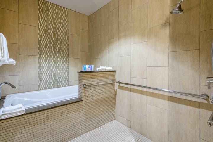 Oasis Hotel & Conv. Center, an Ascend Collection Hotel