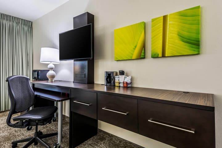 Oasis Hotel & Conv. Center, an Ascend Collection Hotel