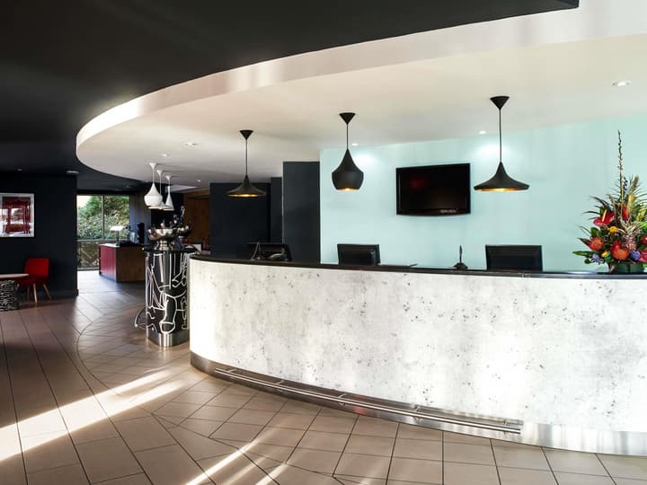 ibis Swansea