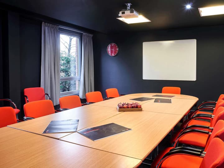 ibis Swansea